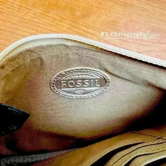 Fossil Metallic Gold Leather Wallet Wristlet - Picture 4 of 7